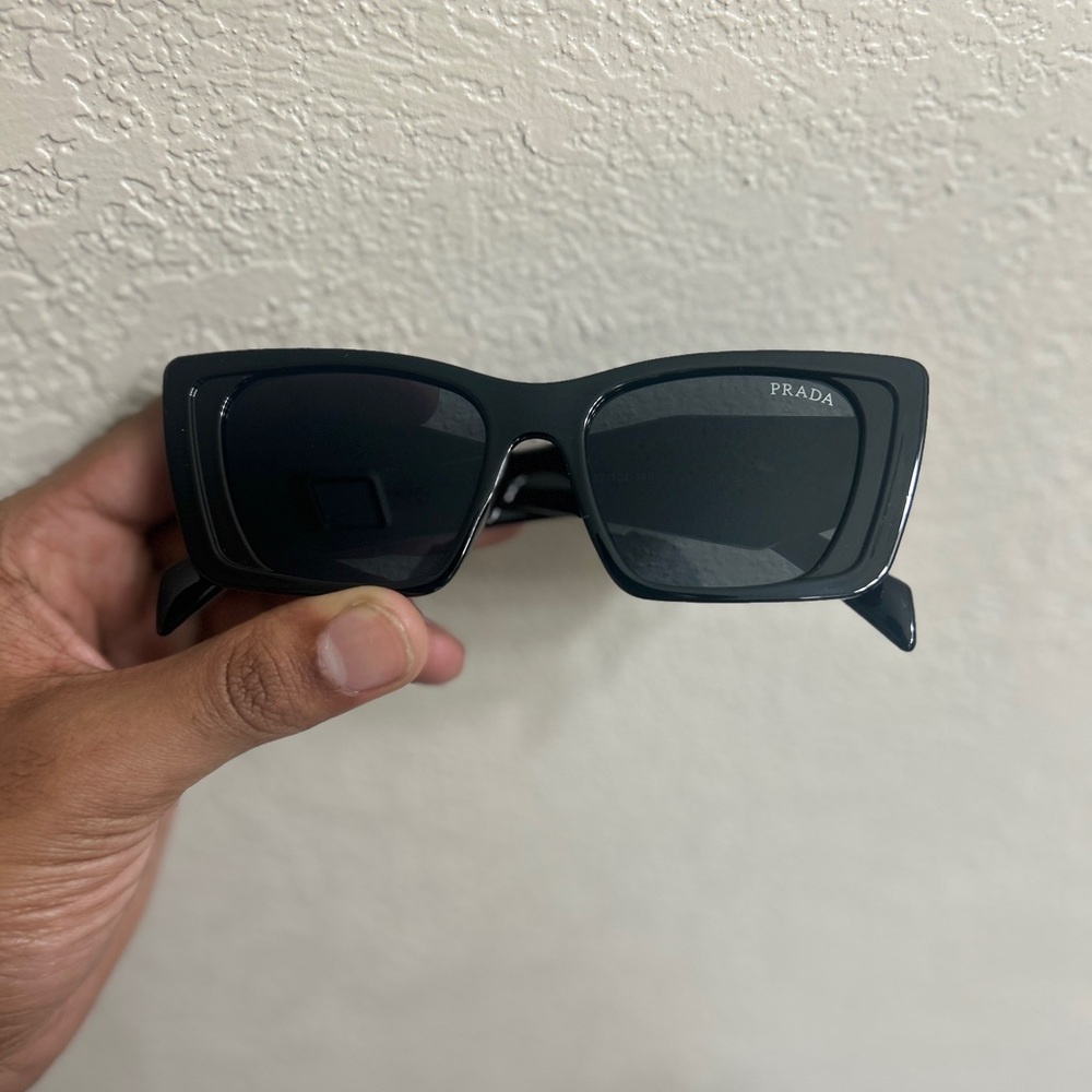 Prada Elegant Black Eyewear